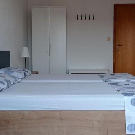 Studio Apartment With Balcony โตรกีร์ ภายนอก รูปภาพ