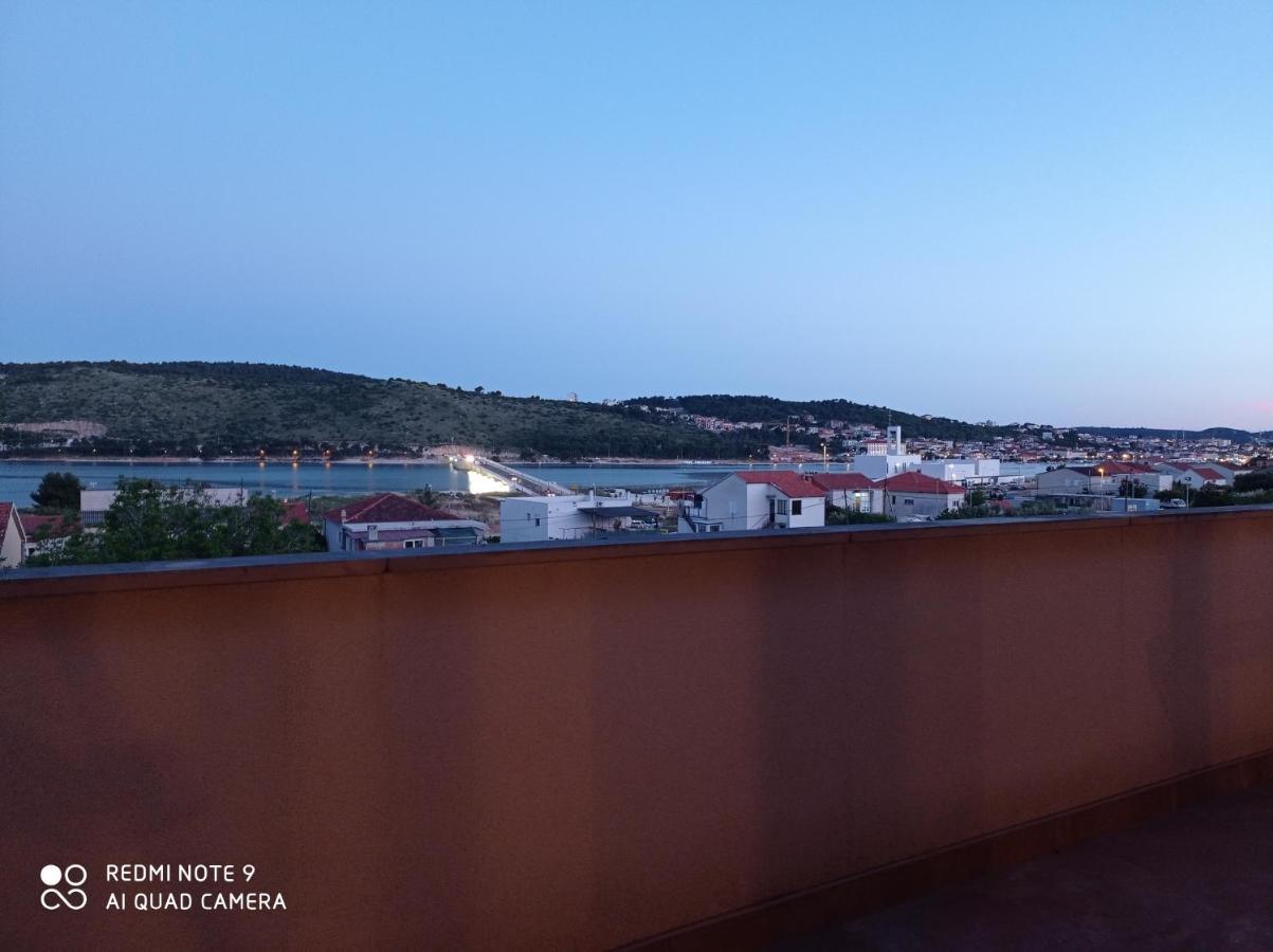 Studio Apartment With Balcony โตรกีร์ ภายนอก รูปภาพ