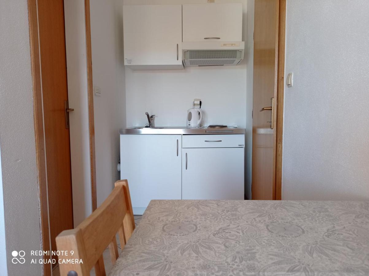 Studio Apartment With Balcony โตรกีร์ ภายนอก รูปภาพ