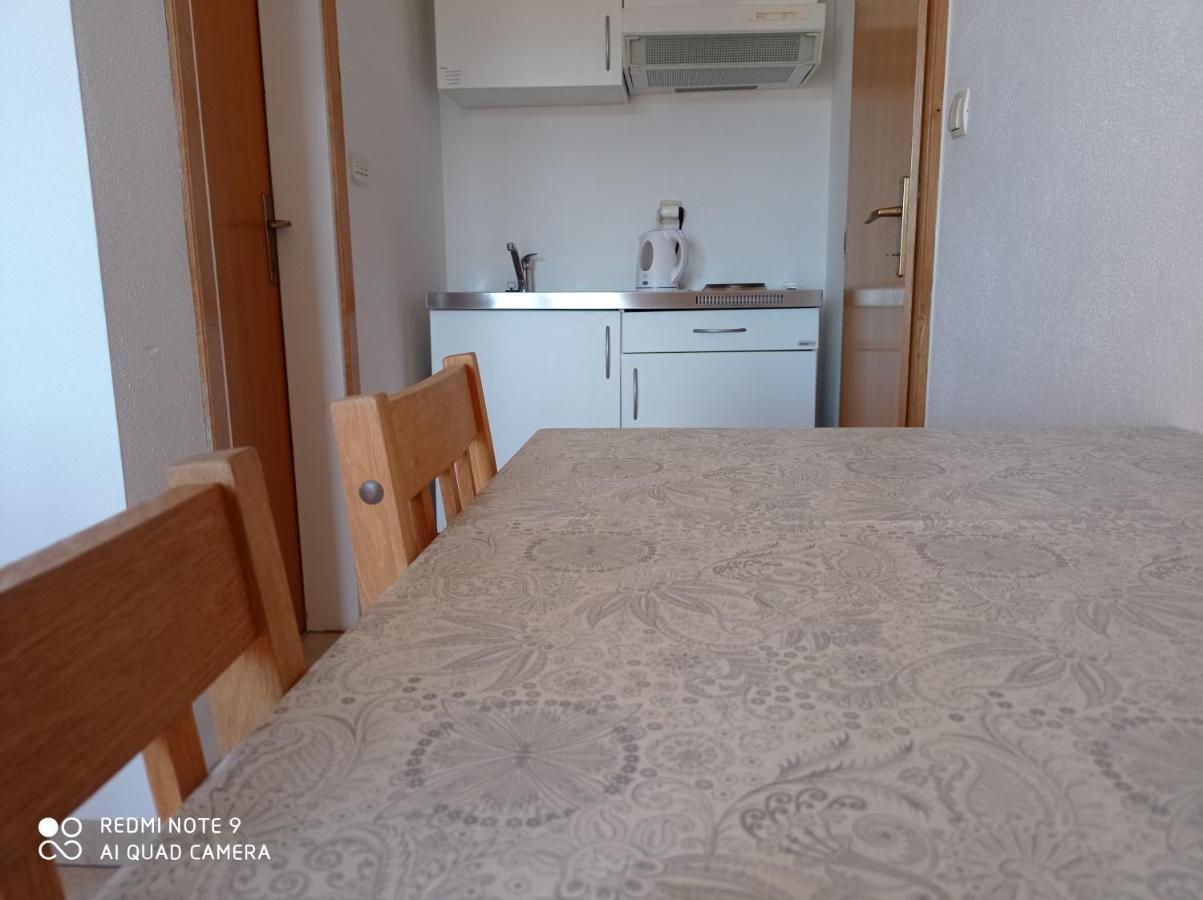 Studio Apartment With Balcony โตรกีร์ ภายนอก รูปภาพ