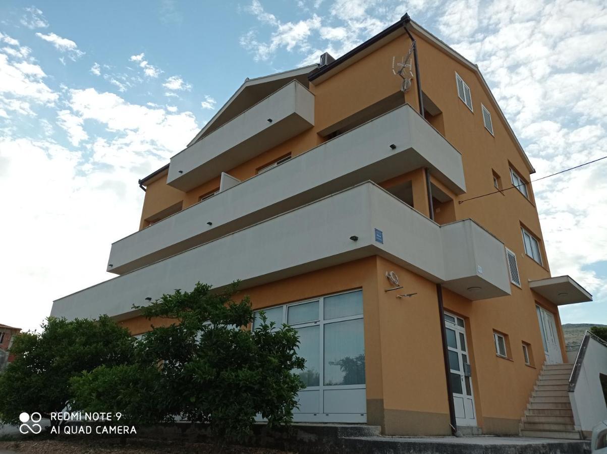 Studio Apartment With Balcony โตรกีร์ ภายนอก รูปภาพ